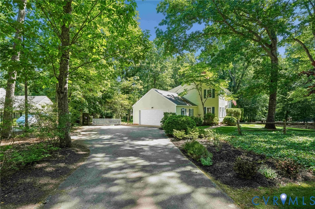 2101 Castlebridge Road Midlothian, VA 23113 - Photo 37 of 37 a front view of a house with a yard