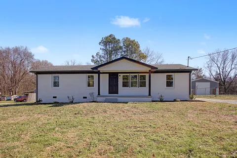 $284,500 | 131 Lakeside Drive, Columbia, TN 38401