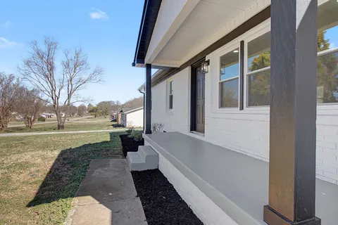 $284,500 | 131 Lakeside Drive, Columbia, TN 38401