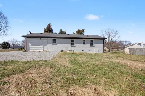 $284,500 | 131 Lakeside Drive, Columbia, TN 38401