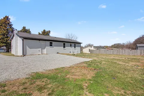 $284,500 | 131 Lakeside Drive, Columbia, TN 38401
