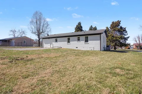 $284,500 | 131 Lakeside Drive, Columbia, TN 38401