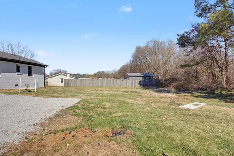 $284,500 | 131 Lakeside Drive, Columbia, TN 38401