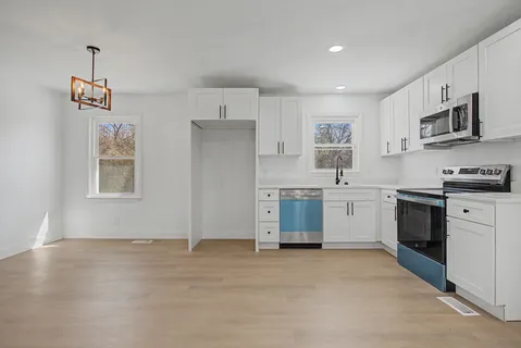 $284,500 | 131 Lakeside Drive, Columbia, TN 38401