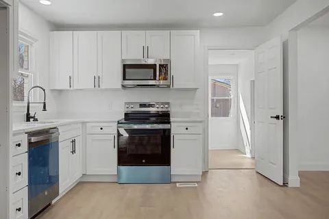 $284,500 | 131 Lakeside Drive, Columbia, TN 38401