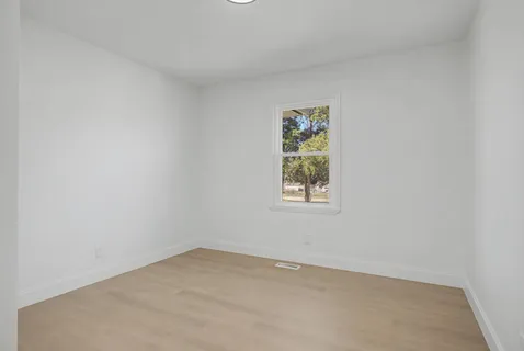 $284,500 | 131 Lakeside Drive, Columbia, TN 38401