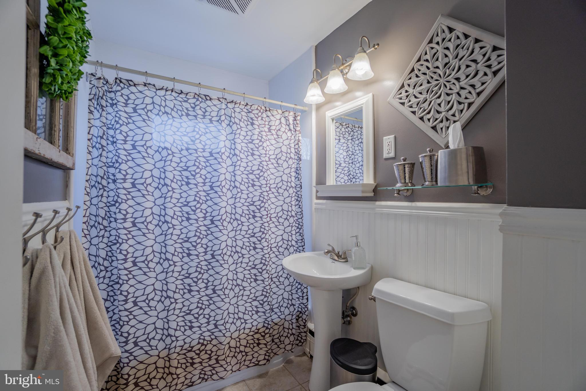 334 Schoolhouse Road Pottstown, PA 19465 - Photo 33 of 40 Full Bathroom