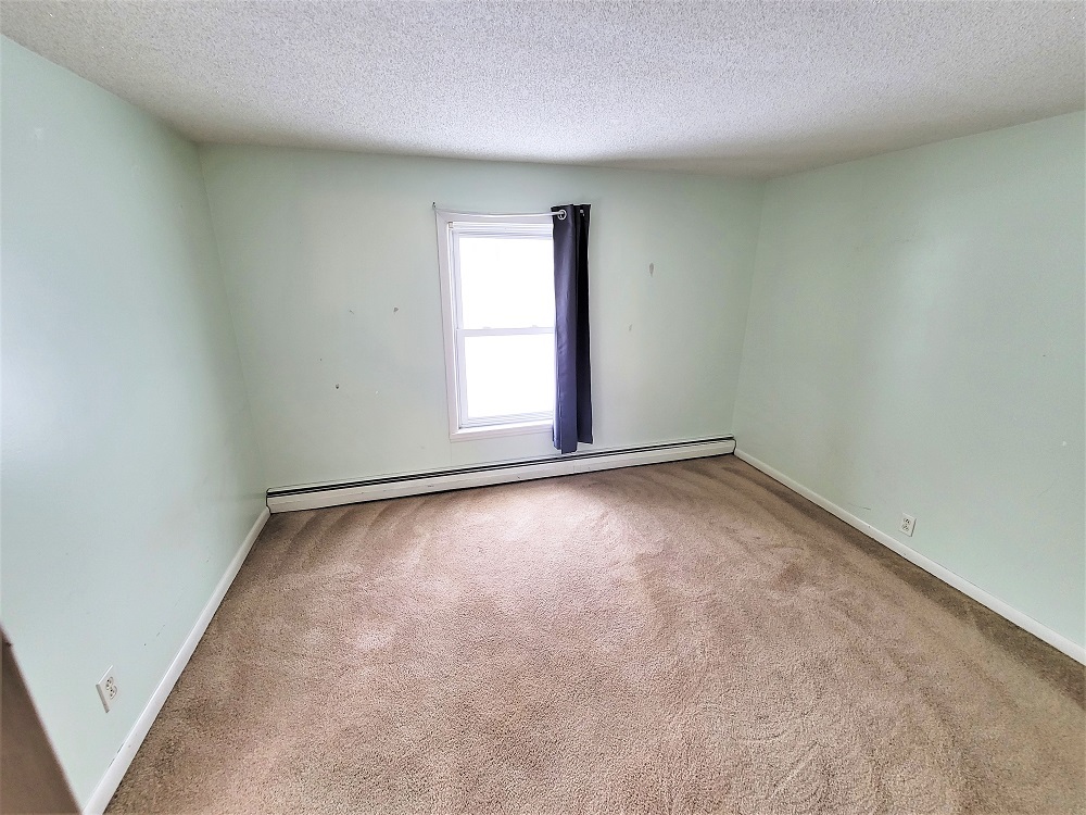 1002 Chestnut Avenue Dixon, IL 61021 - Photo 17 of 30 an empty room with a window