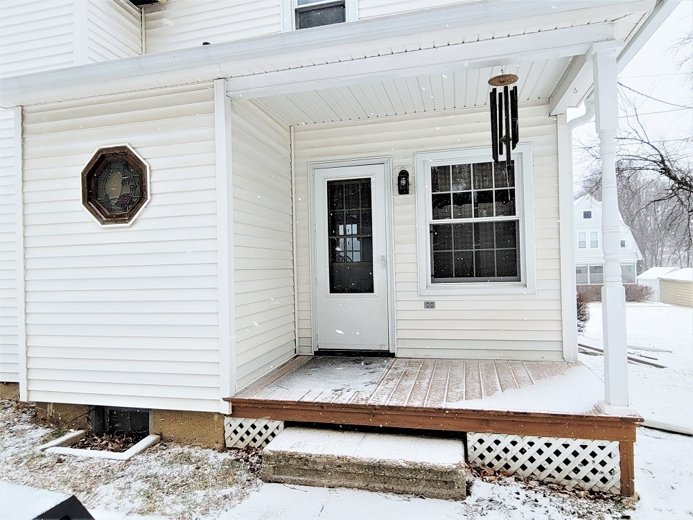 1002 Chestnut Avenue Dixon, IL 61021 - Photo 24 of 30 a view of a entrance of the house