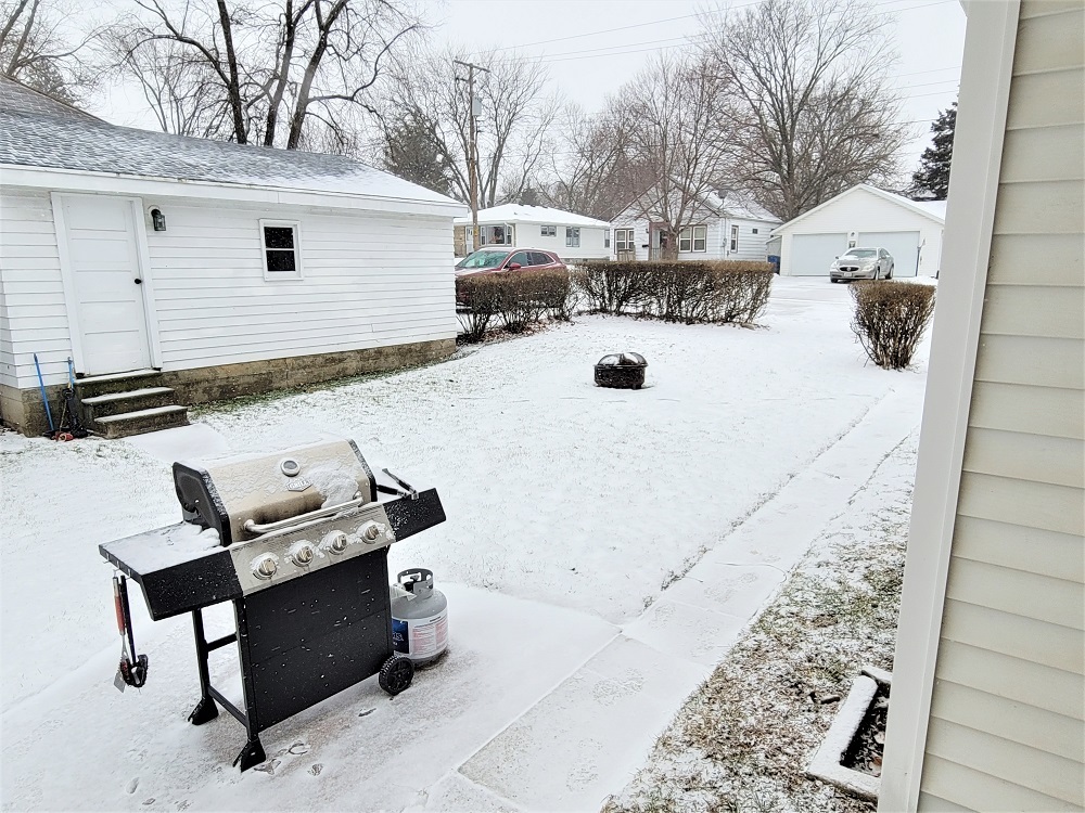 1002 Chestnut Avenue Dixon, IL 61021 - Photo 28 of 30 a view of a backyard with a snow on the road