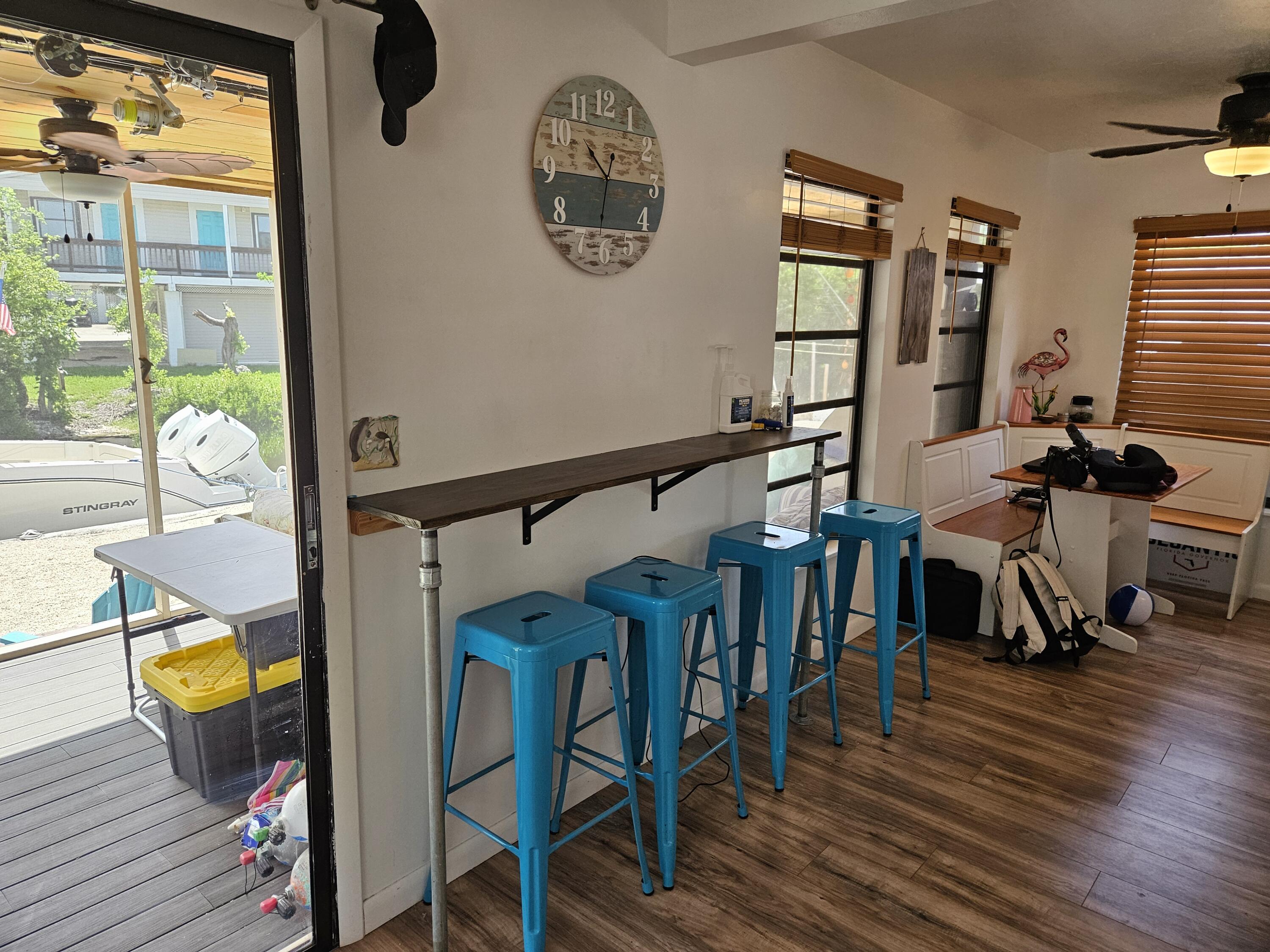 711 State Road, Unit 4A Summerland Key, FL 33042 - Photo 9 of 28 breakfast nook and bar