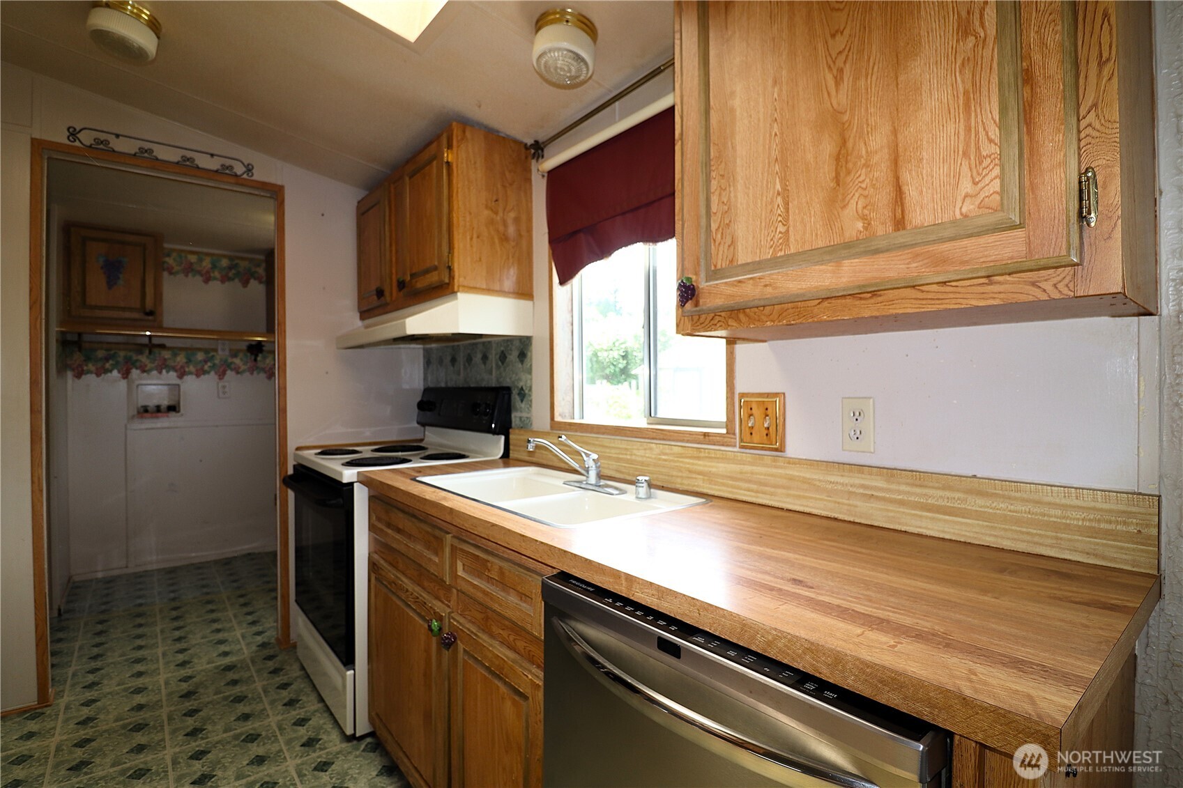 214 Chapman Road, Unit 8 Castle Rock, WA 98611 - Photo 18 of 40