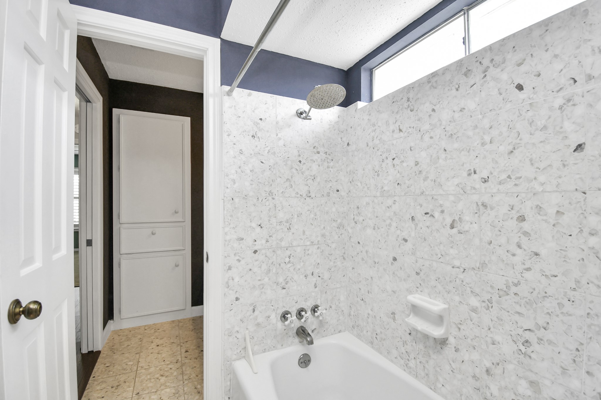 3114 Audubon Court Sugar Land, TX 77478 - Photo 19 of 29 a bathroom with a bathtub and shower