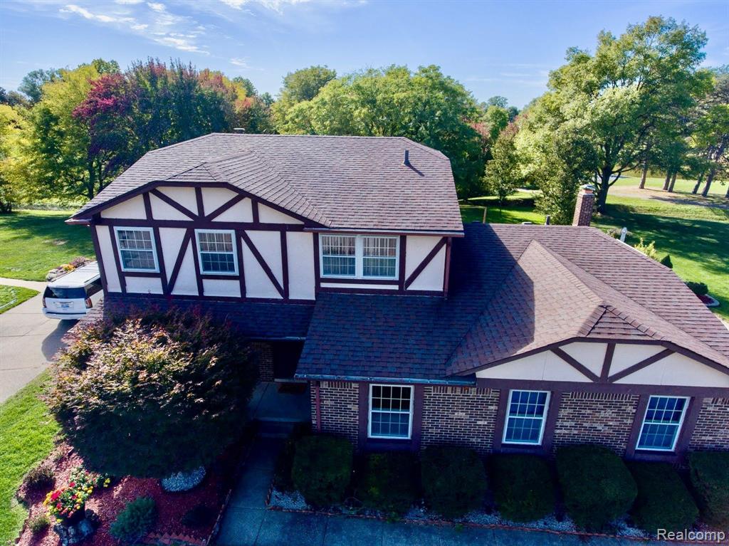 621 Lockmoore Court Rochester, MI 48307 - Photo 3 of 46