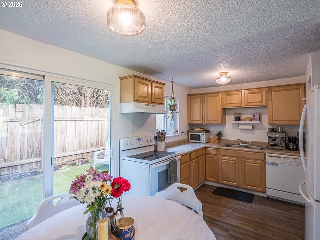 14655 Southwest 76th Avenue, Unit 2 Portland, OR 97224 - Photo 11 of 31 Kitchen/Dining Room