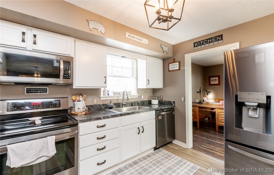 514 Park Ridge Drive Georgetown, IN 47122 - Photo 11 of 37