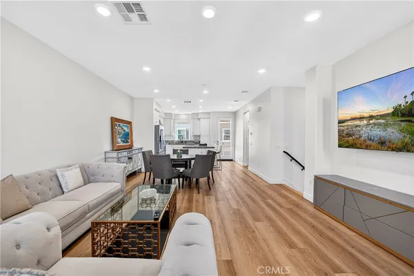 $1,088,000 | 381 Bellver, Lake Forest, CA 92630