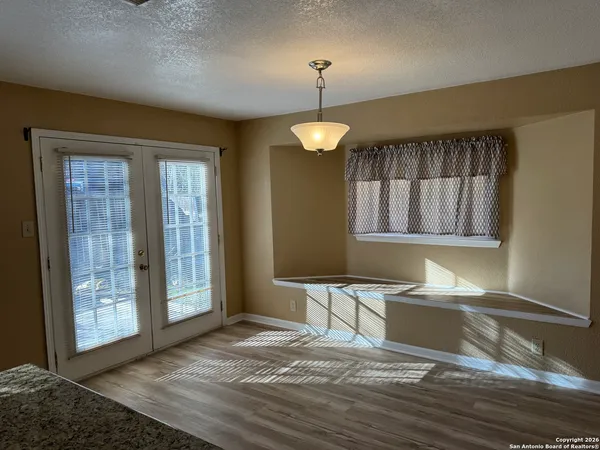 a view of livingroom with furniture
