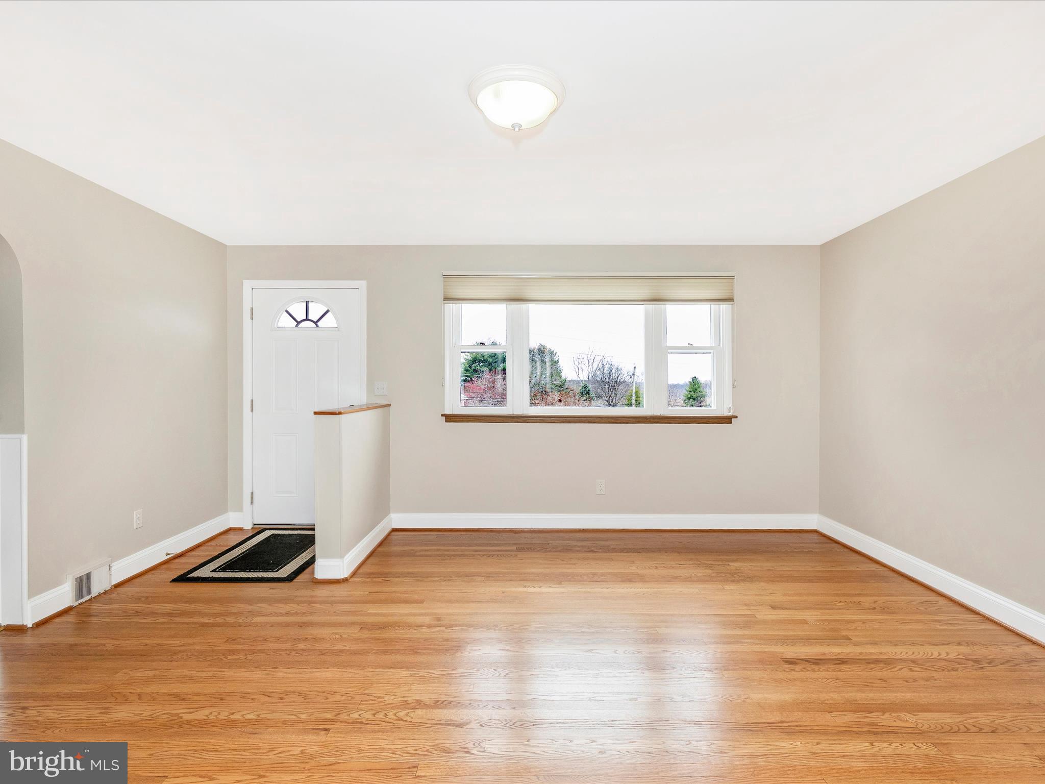 20778 Beaver Creek Road Boonsboro, MD 21713 - Photo 4 of 52 Living Room
