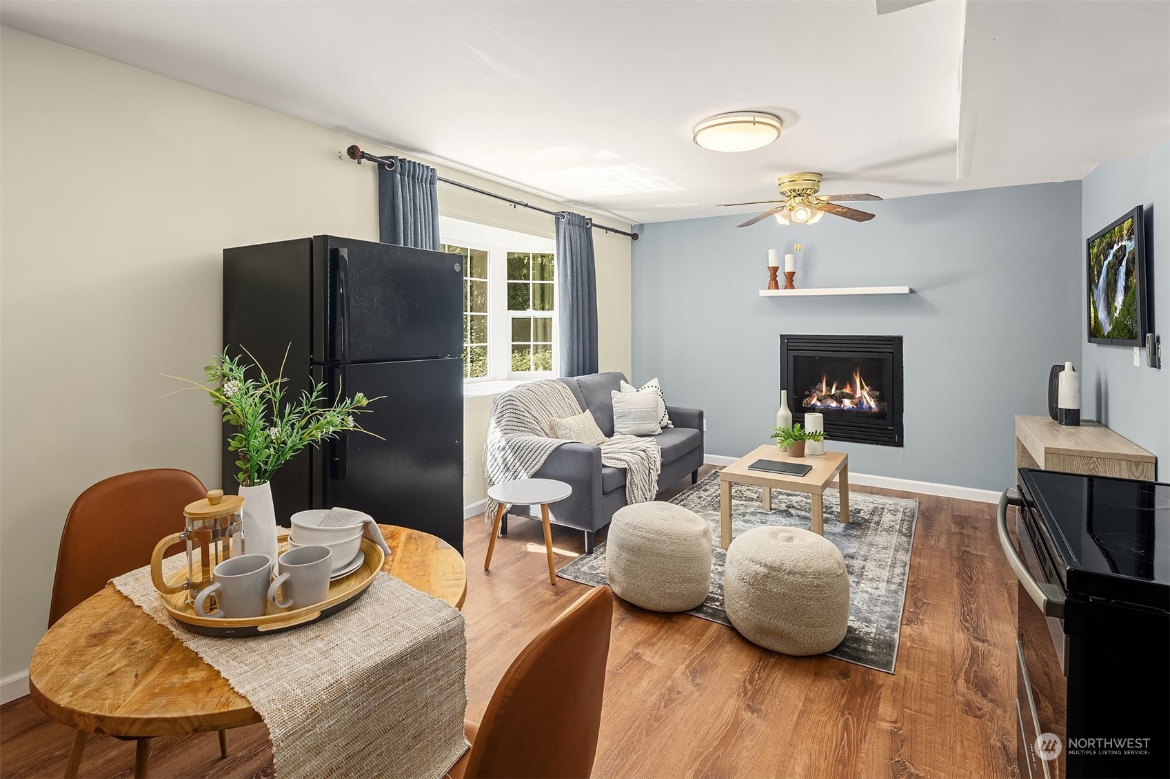 20211 Southeast 157th Street Renton, WA 98059 - Photo 23 of 38 a living room with furniture flowerpot and a fireplace