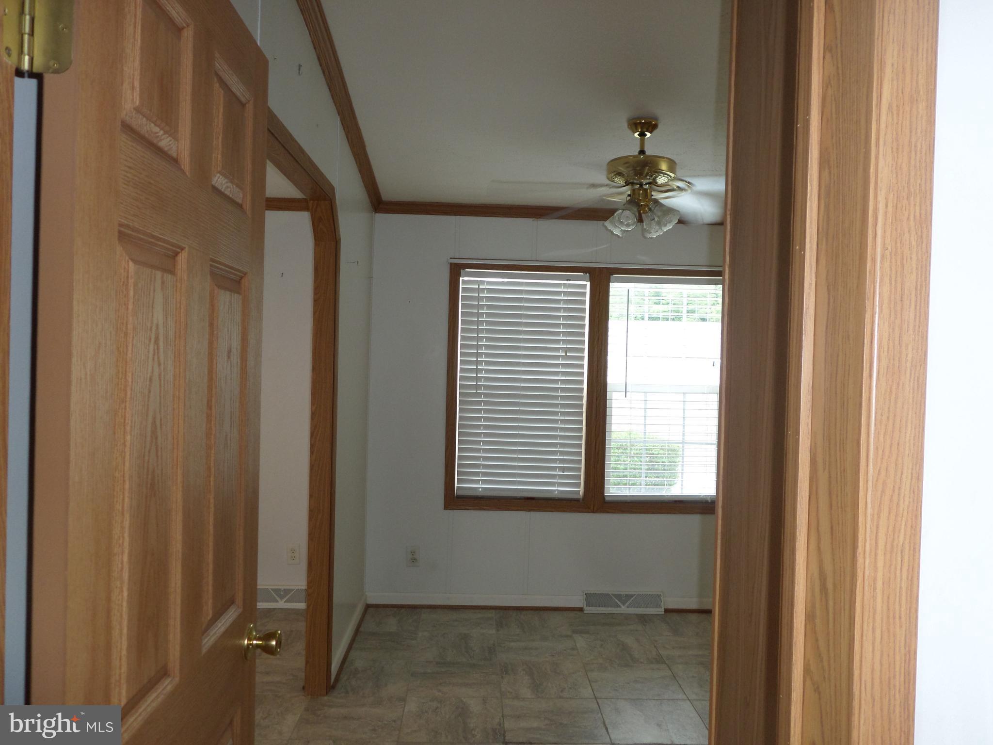 44 Valley Bottom Road Aberdeen, MD 21001 - Photo 4 of 28 Kitchen Entry