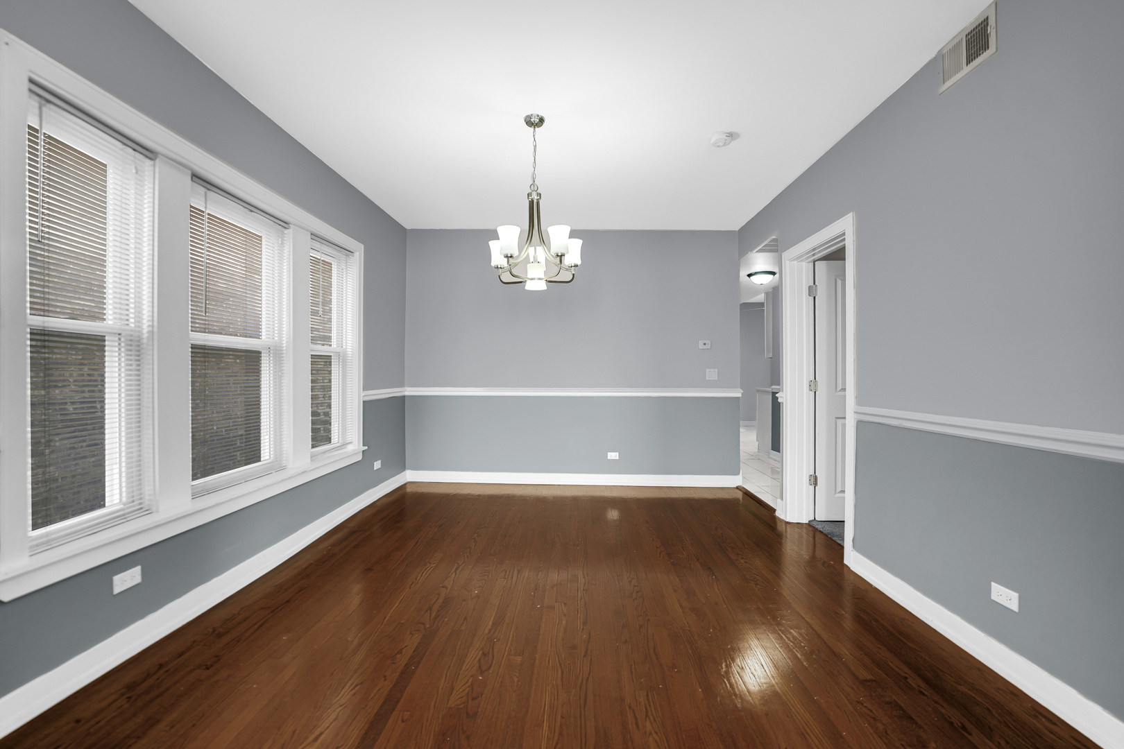 4846 West Haddon Avenue Chicago, IL 60651 - Photo 3 of 5