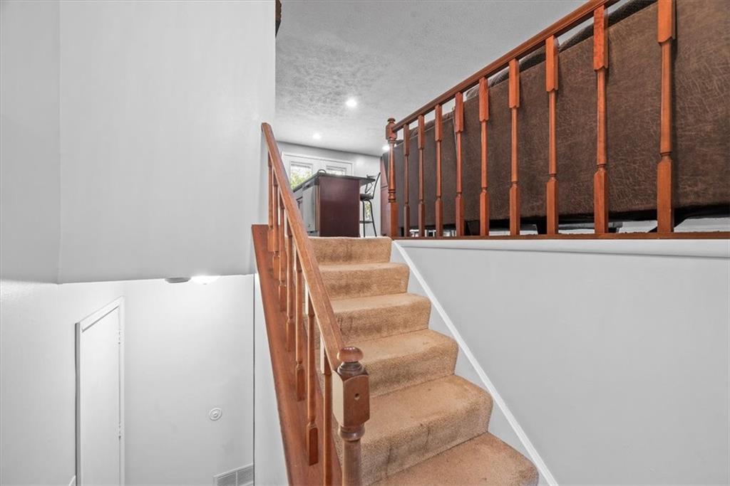 151 Walnut Strand Imperial, PA 15126 - Photo 5 of 36 Gallery Image 5