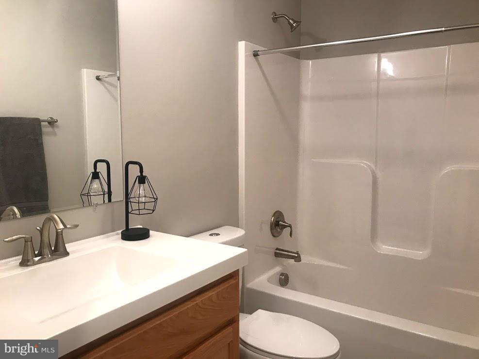 5198 Catlett Road Midland, VA 22728 - Photo 4 of 20 Bath