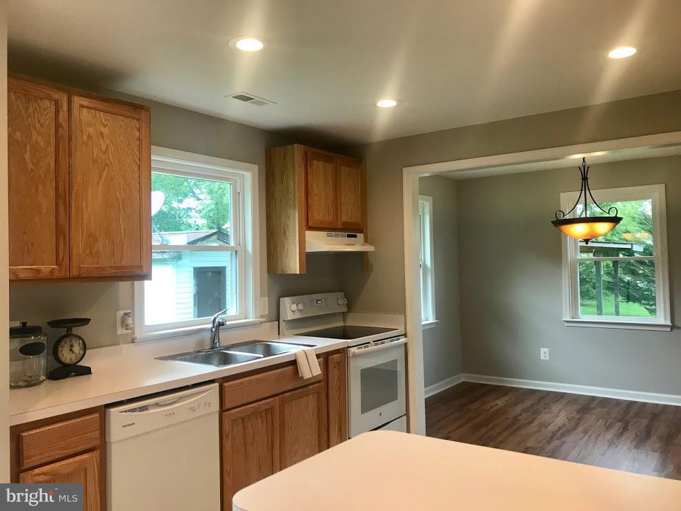 5198 Catlett Road Midland, VA 22728 - Photo 5 of 20 Kitchen