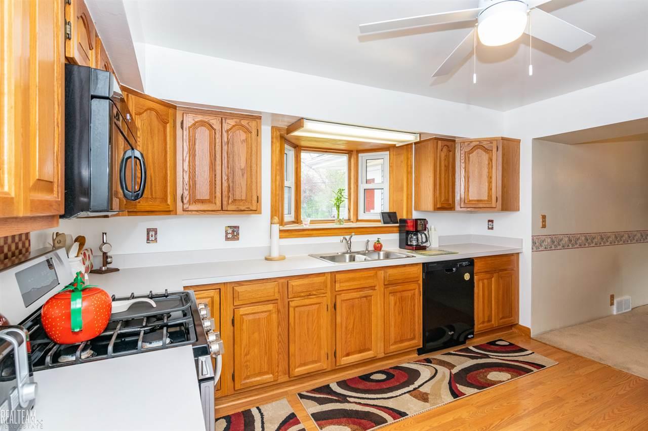 1936 Gilsam Street Rochester, MI 48309 - Photo 11 of 25 50009851-10.JPG