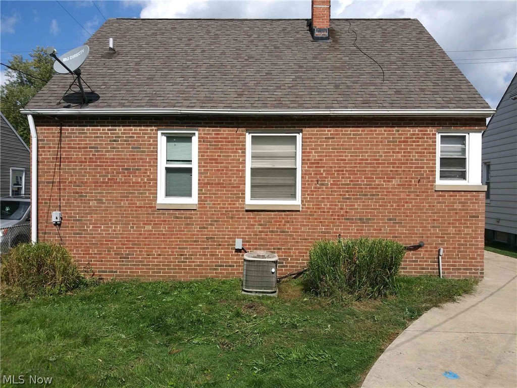 18214 Libby Road Maple Heights, OH 44137 - Photo 2 of 20 Gallery Image 2