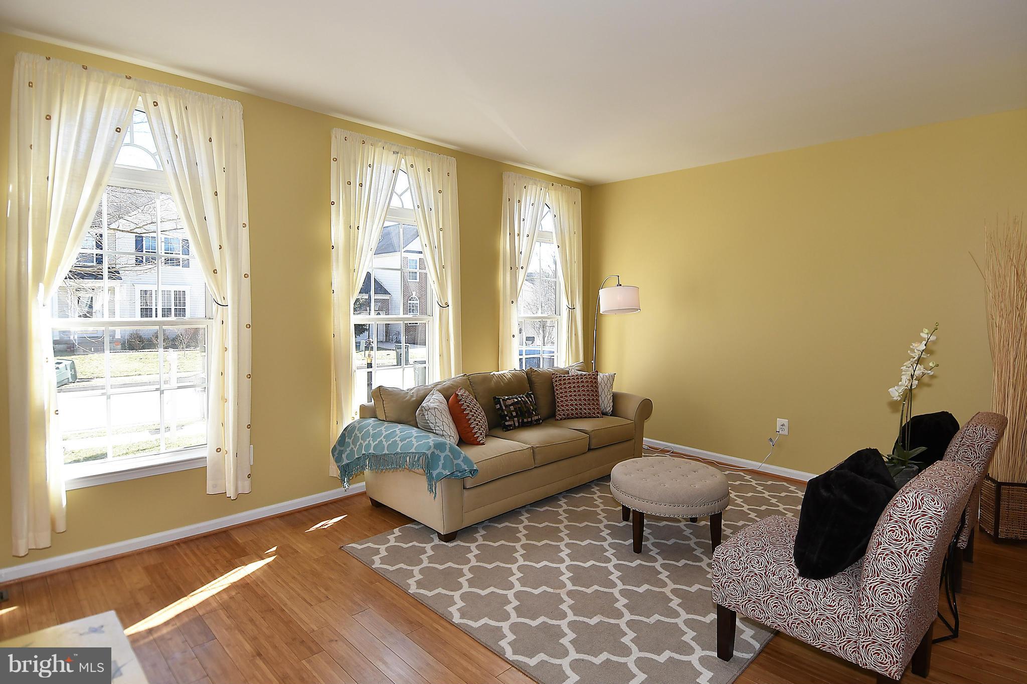 5515 Hobsons Choice Loop Manassas, VA 20112 - Photo 2 of 30 Living Room