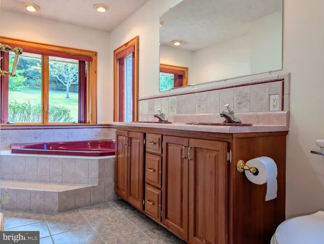 a view of empty room with window