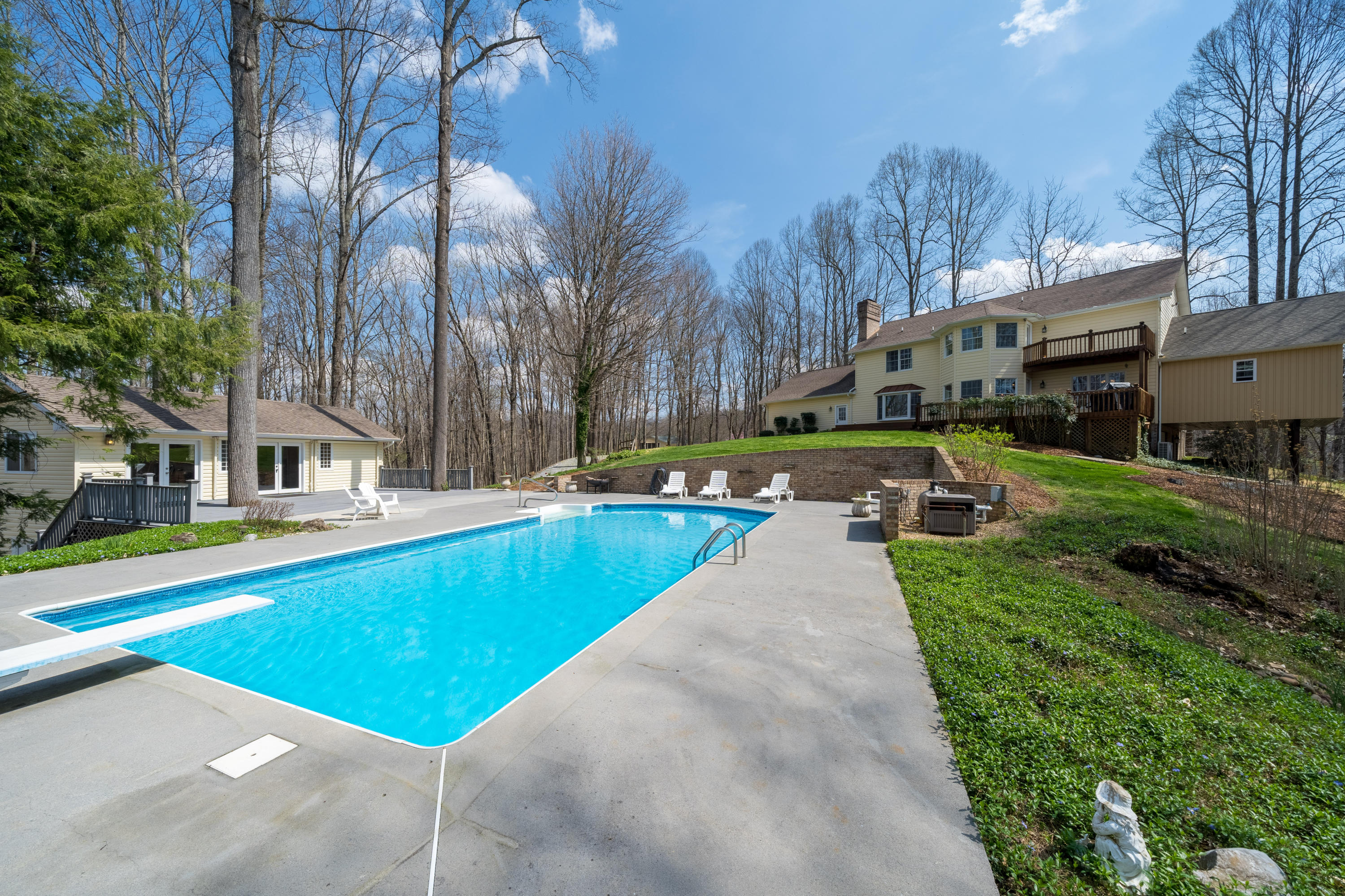 1358 Sun Tree Road Unicoi, TN 37692 - Photo 2 of 40 1358SunTreeRoad,Unicoi,Tennessee(54of158