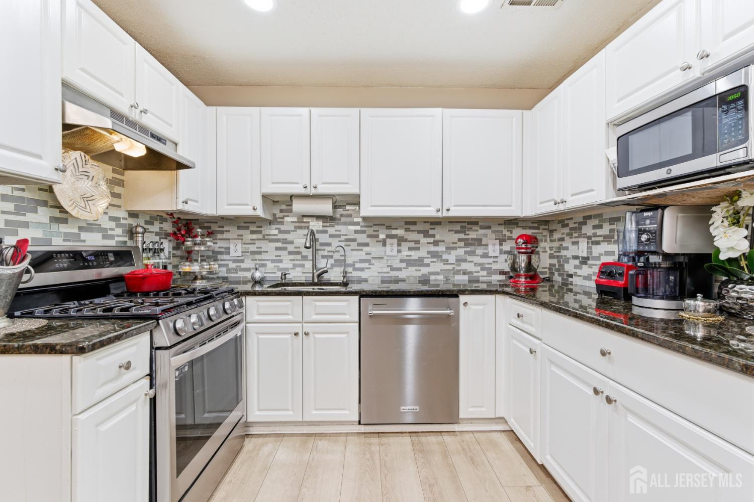 23 Prestwick Way Edison, NJ 08820 - Photo 12 of 29
