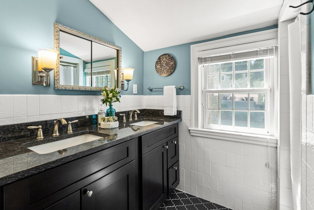 37 Douglas Road Lynnfield, MA 01940 - Photo 21 of 31 Gallery Image 21