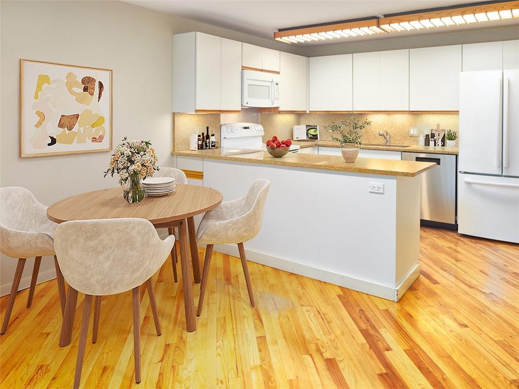 5000 5th, Unit 101 Pittsburgh, PA 15232 - Photo 15 of 38 Eat-in-kitchen.