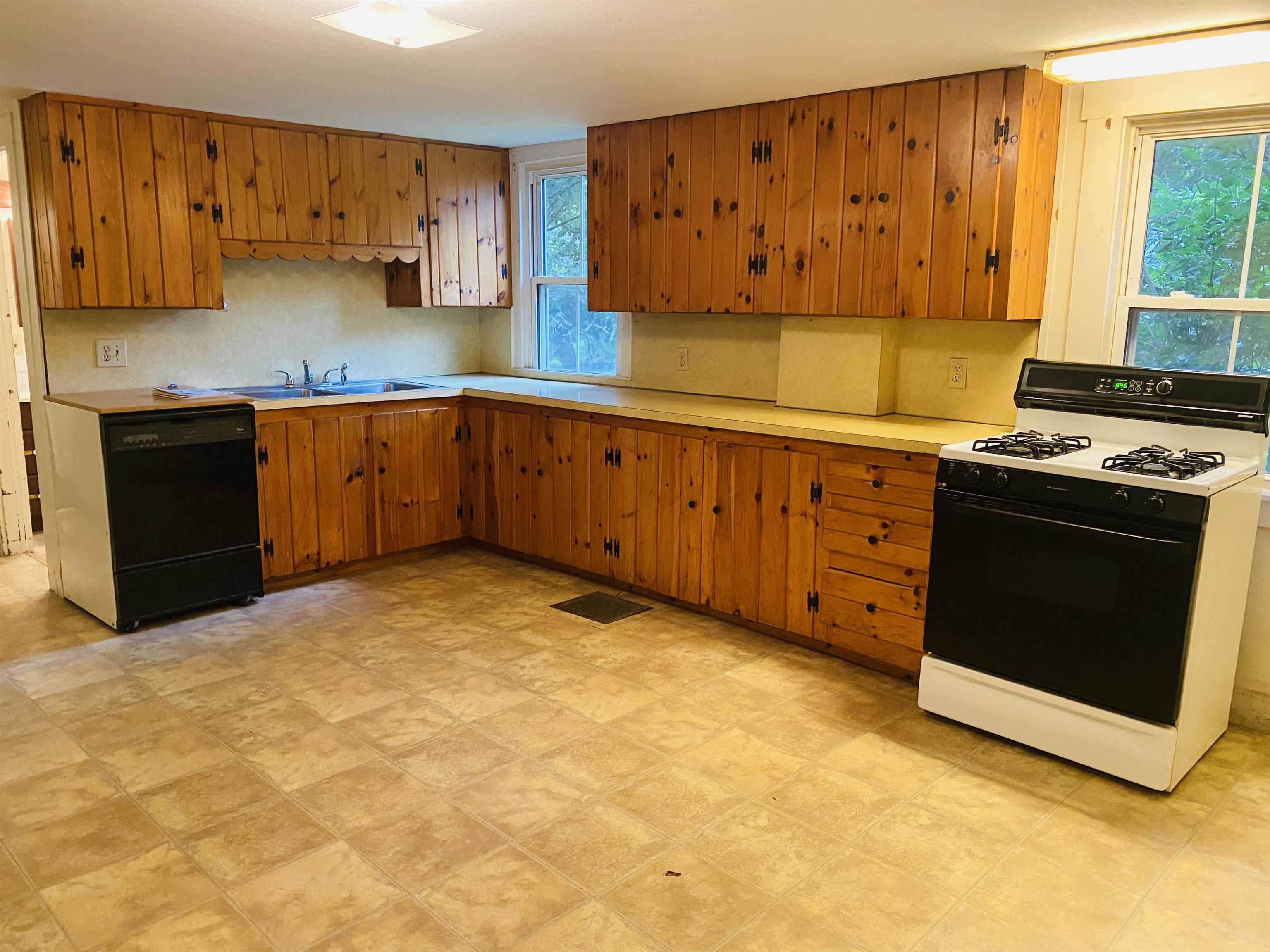 15 Park Avenue Lunenburg, VT 05906 - Photo 5 of 19