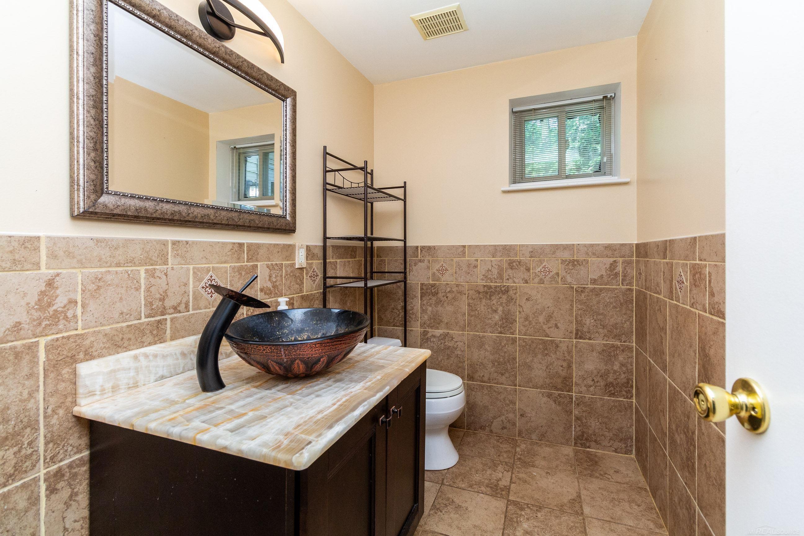 3844 Mapleleaf Road Waterford, MI 48328 - Photo 34 of 48 50145551-e42d282c-c90b-4221-b6b2-c90e111e0abb.JPG