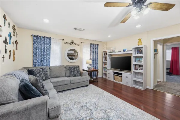 $169,900 | 1833 West Decker Avenue, Orange, TX 77632