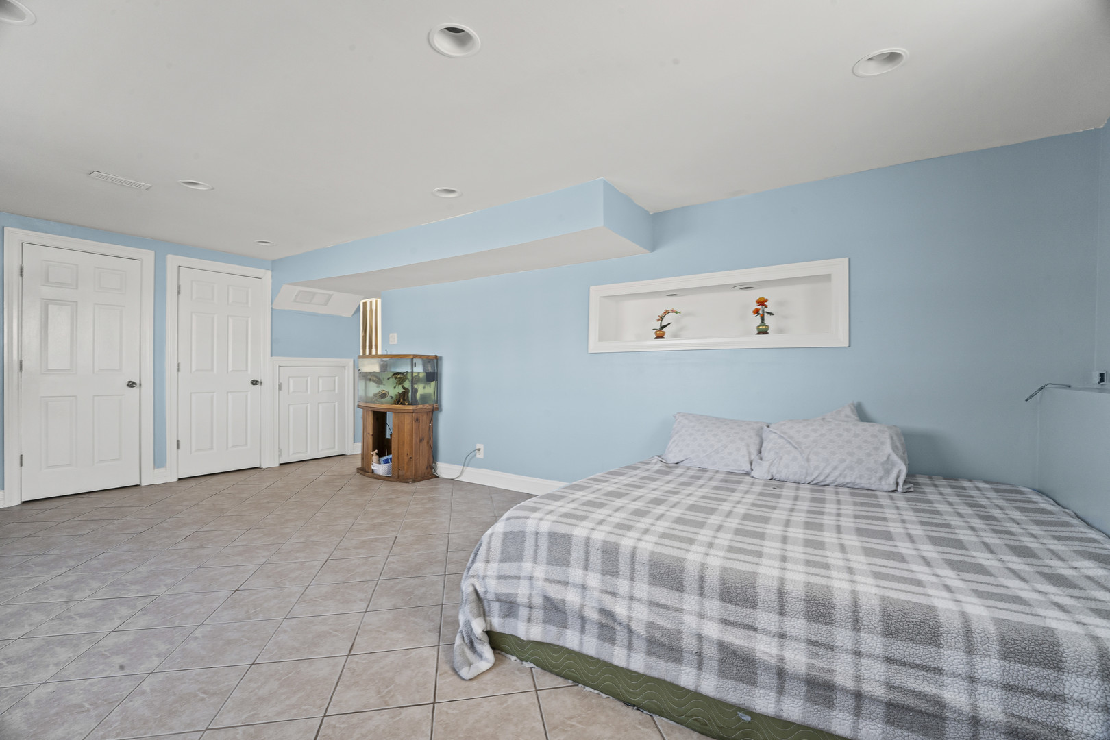 102 South Adeline Avenue Addison, IL 60101 - Photo 19 of 20 a bedroom with a bed and lamp