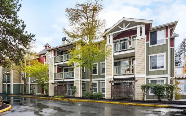 $2,500 | 7711 Northeast 175th Street, Unit F104, Kenmore, WA 98028