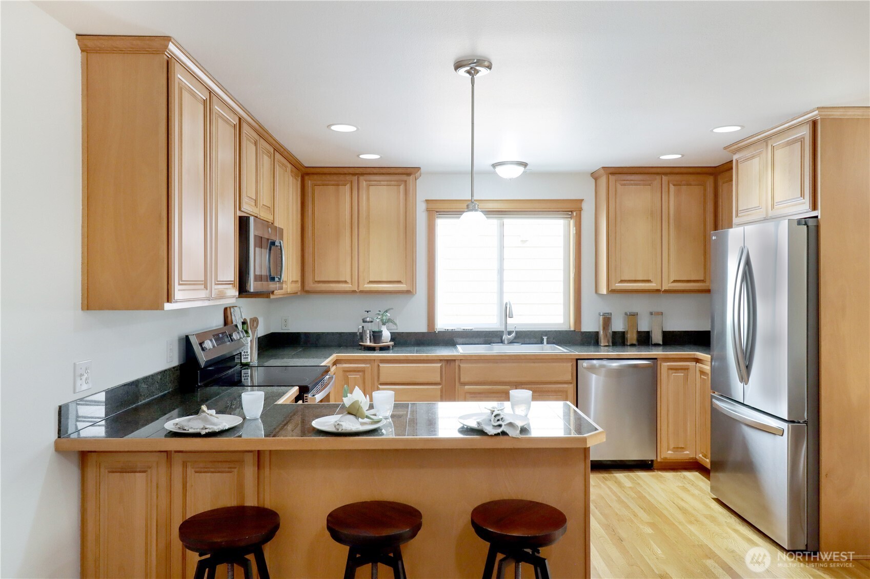 8515 Stone Avenue North, Unit A Seattle, WA 98103 - Photo 10 of 27