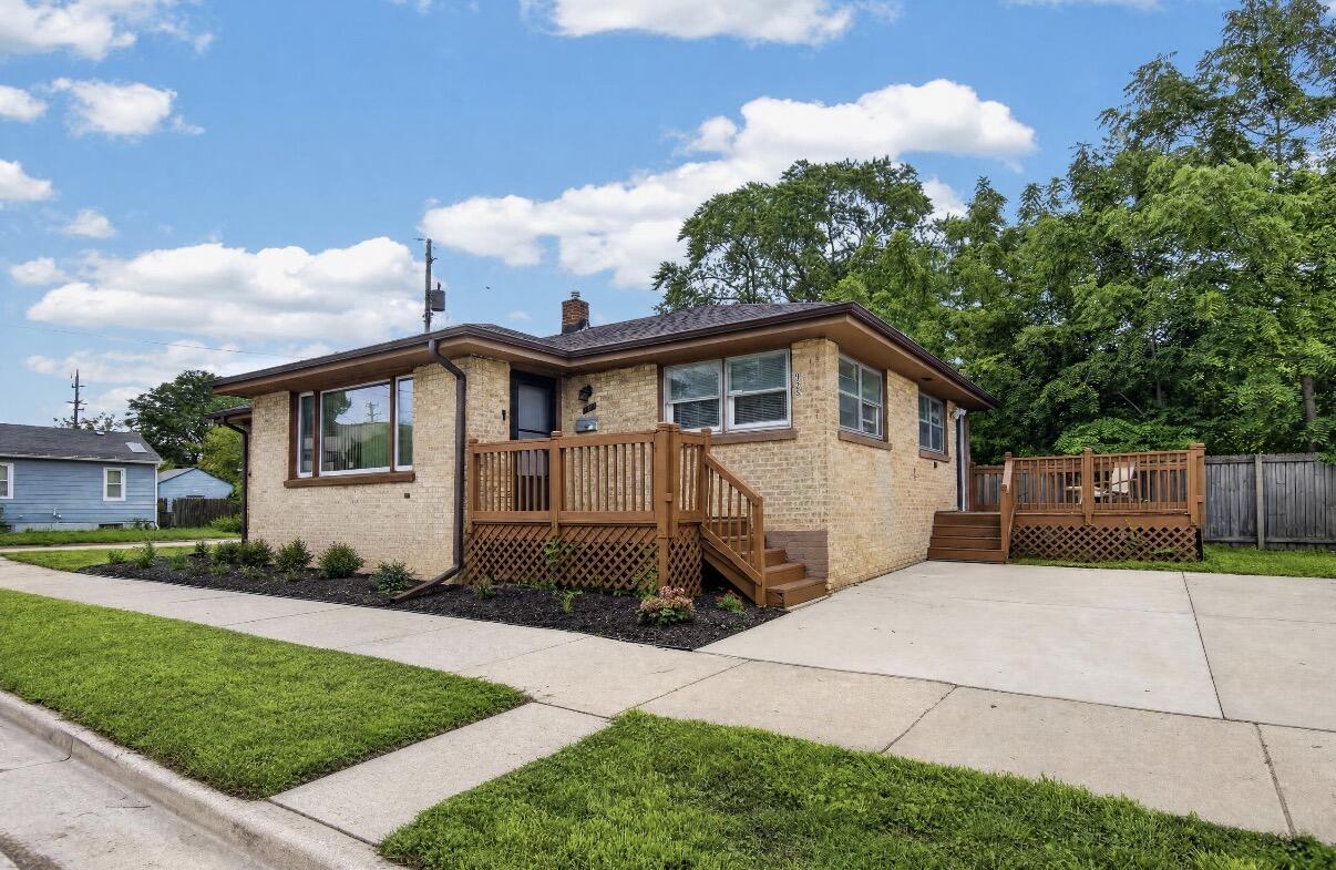 925 Lockwood Avenue Racine, WI 53403 - Photo 1 of 25 IMG_9939