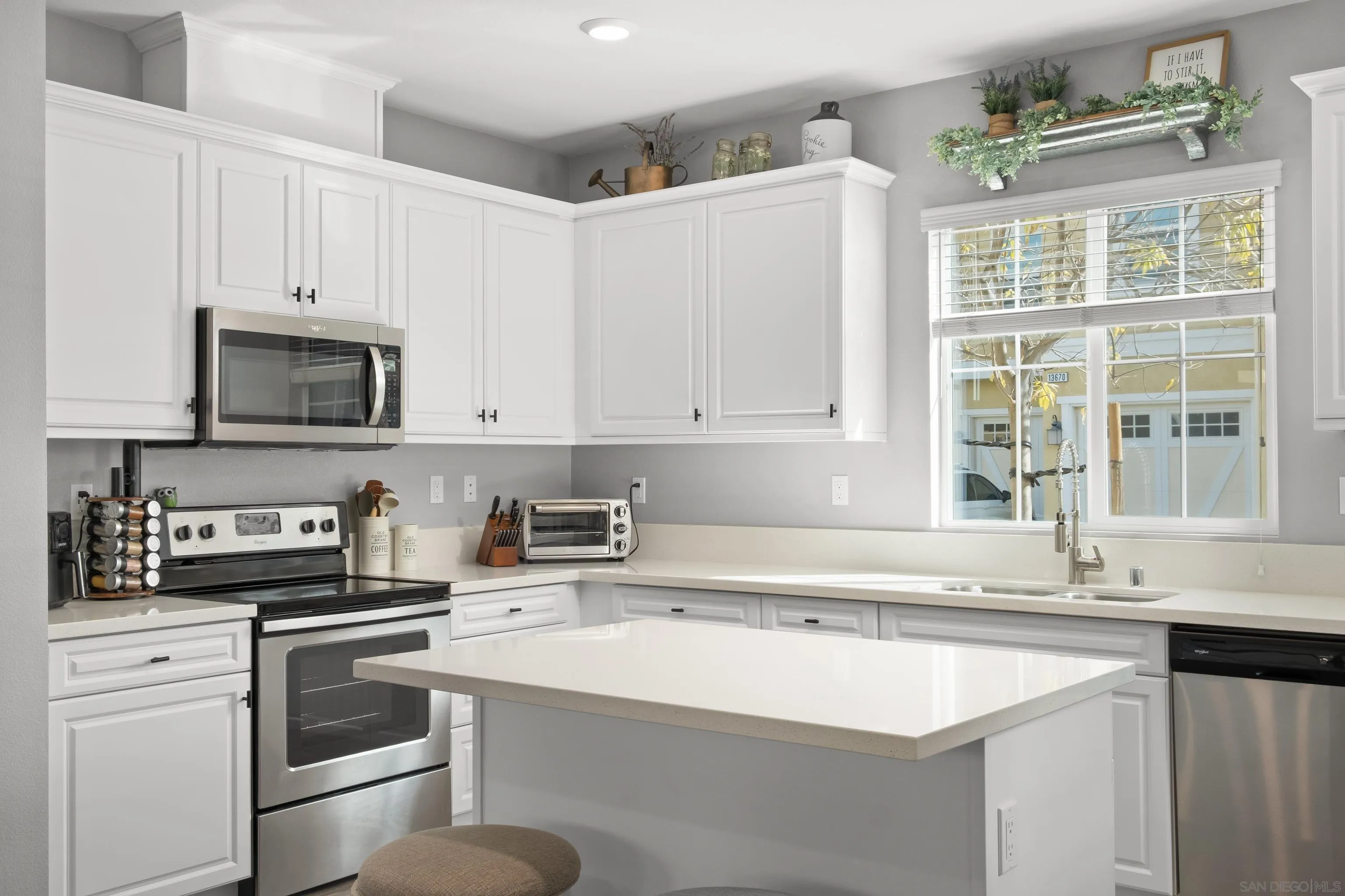 13650 Gray Hawk Way Valley Center, CA 92082 - Photo 5 of 38