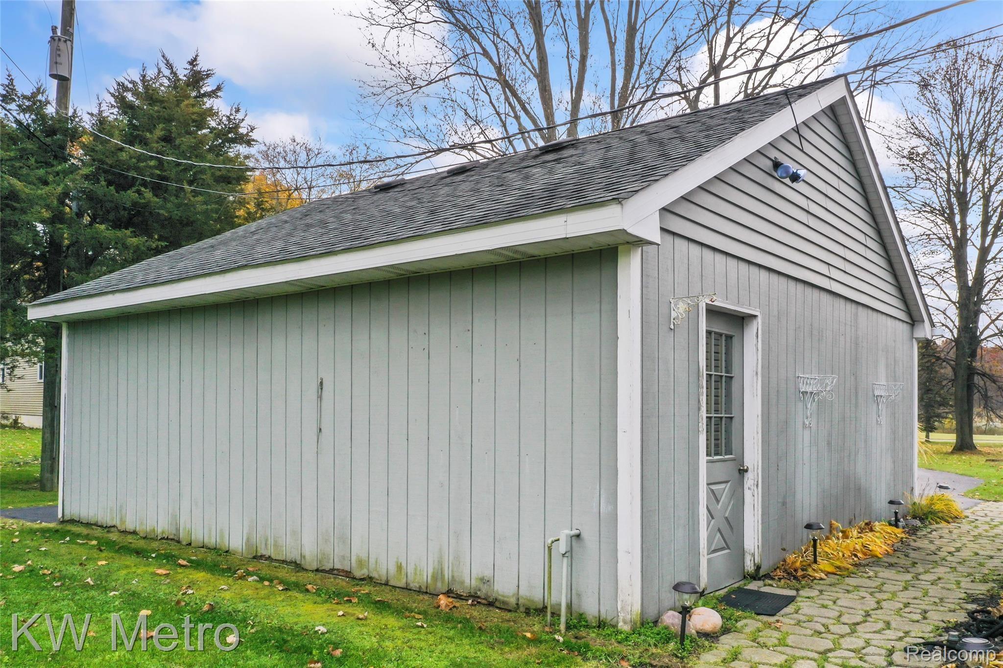 2660 Cole Road Lake Orion, MI 48362 - Photo 24 of 40 Garage