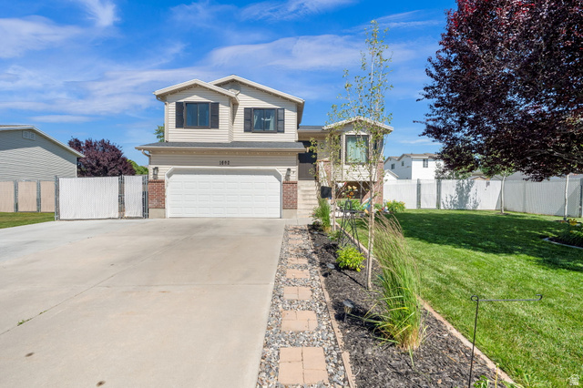 1602 North 725 West Clinton, UT 84015 - Photo 2 of 28
