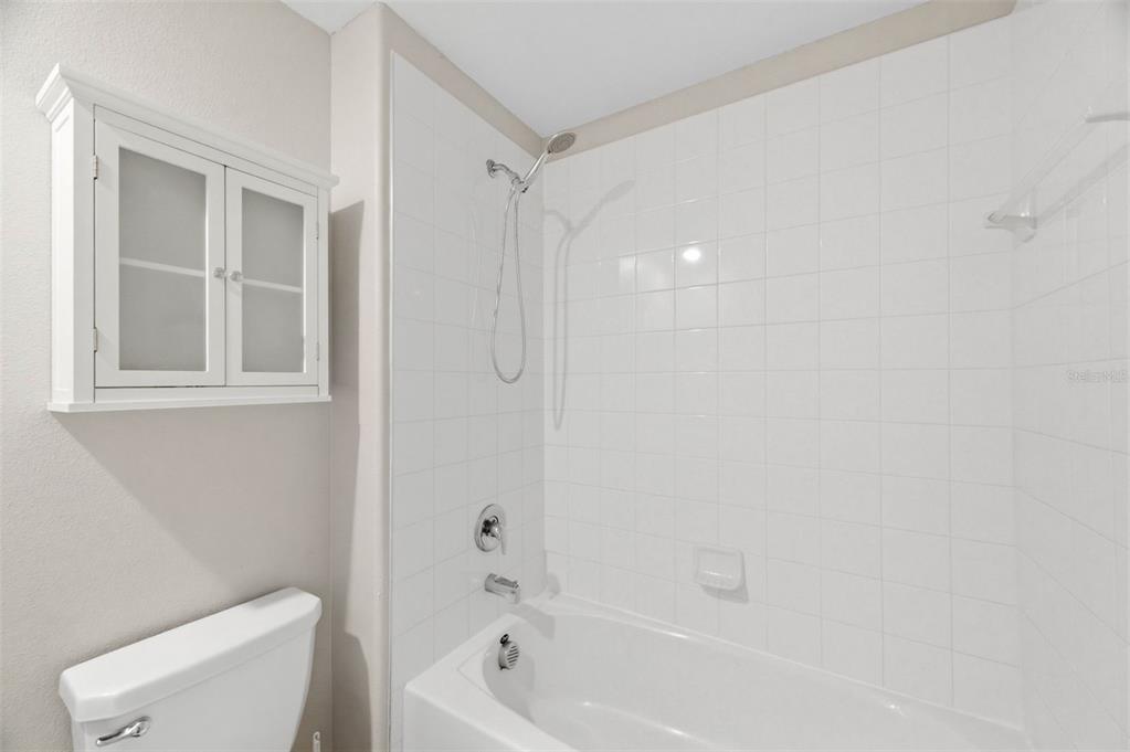 8606 Reedville Street New Port Richey, FL 34654 - Photo 43 of 100 a bathroom with a toilet and bathtub