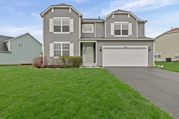 $425,000 | 1658 Centennial Drive, Antioch, IL 60002