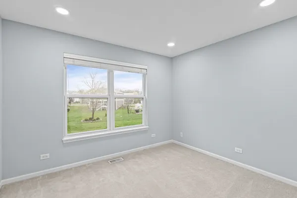 $425,000 | 1658 Centennial Drive, Antioch, IL 60002